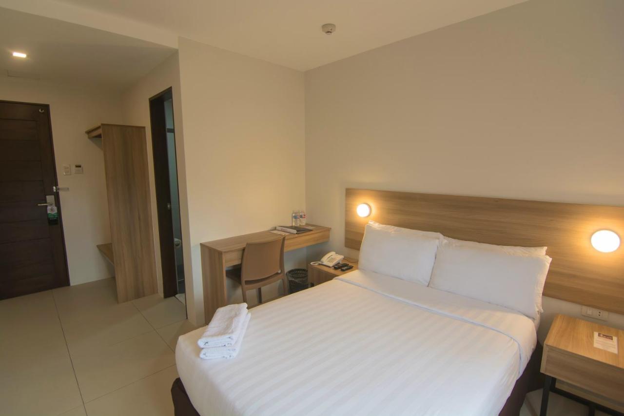Mango Suites Tuguegarao City Buitenkant foto