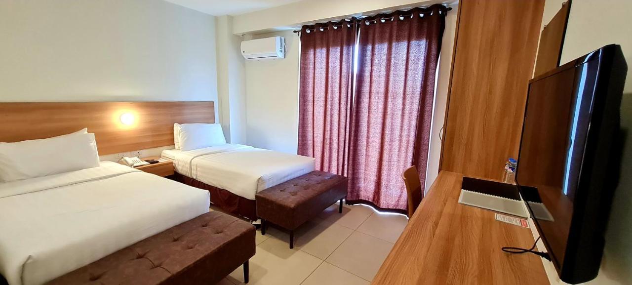 Mango Suites Tuguegarao City Buitenkant foto