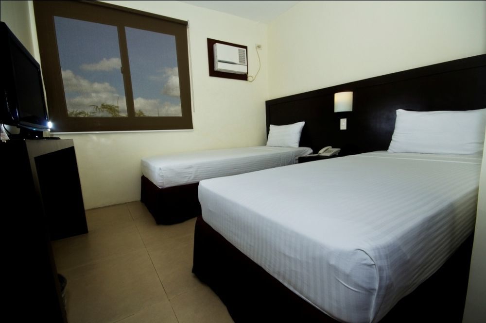Mango Suites Tuguegarao City Buitenkant foto