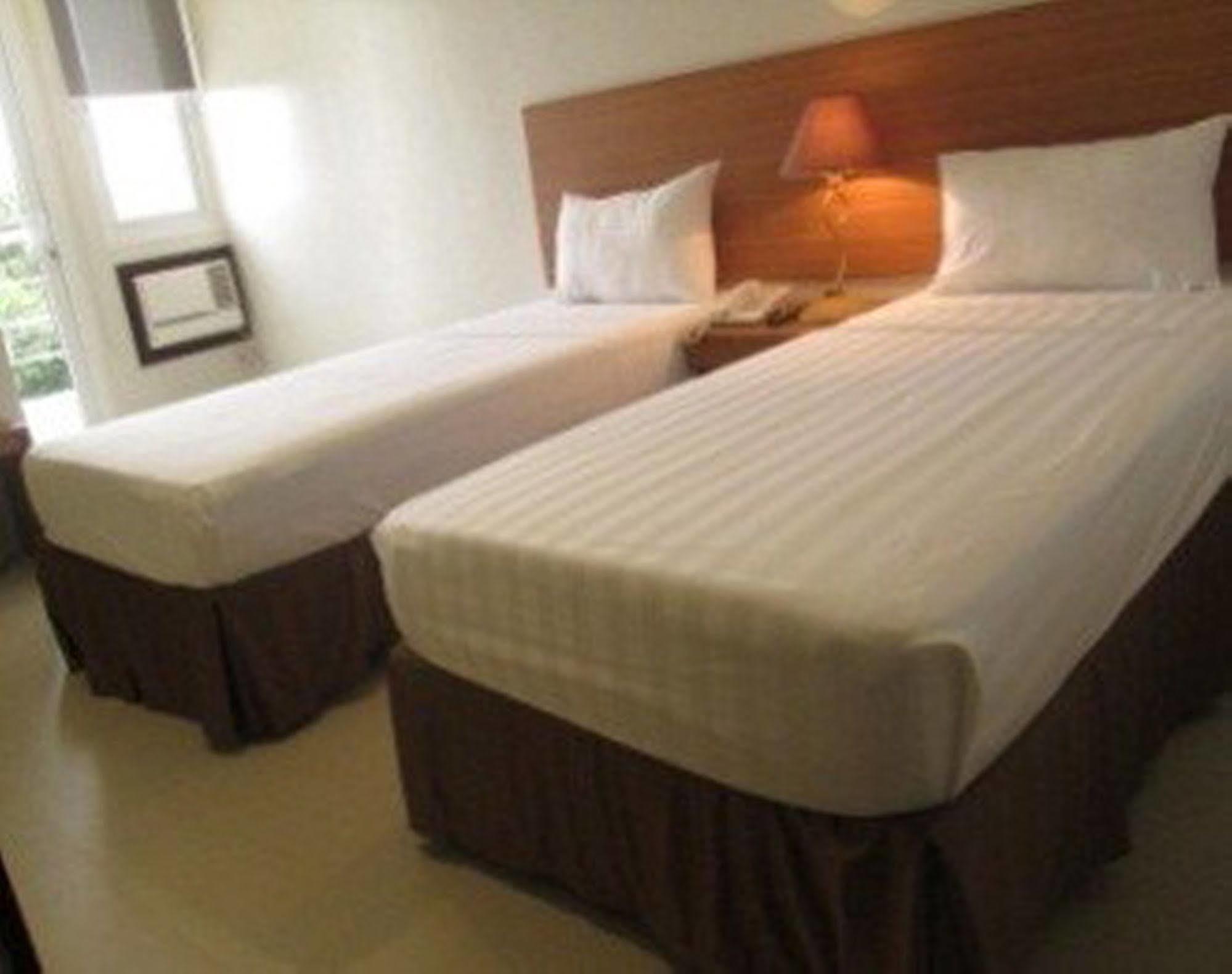 Mango Suites Tuguegarao City Buitenkant foto