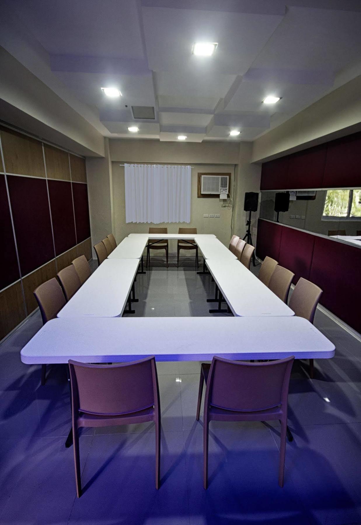 Mango Suites Tuguegarao City Buitenkant foto