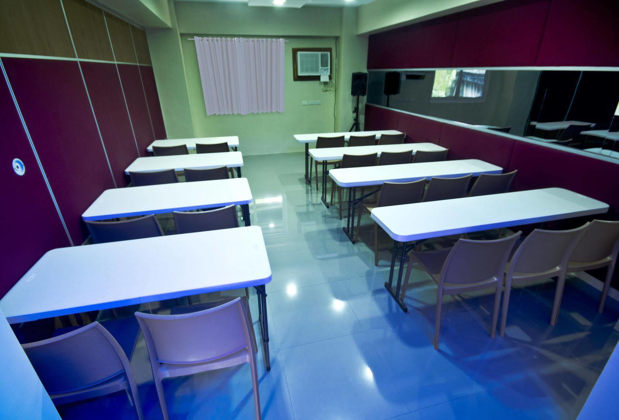 Mango Suites Tuguegarao City Buitenkant foto