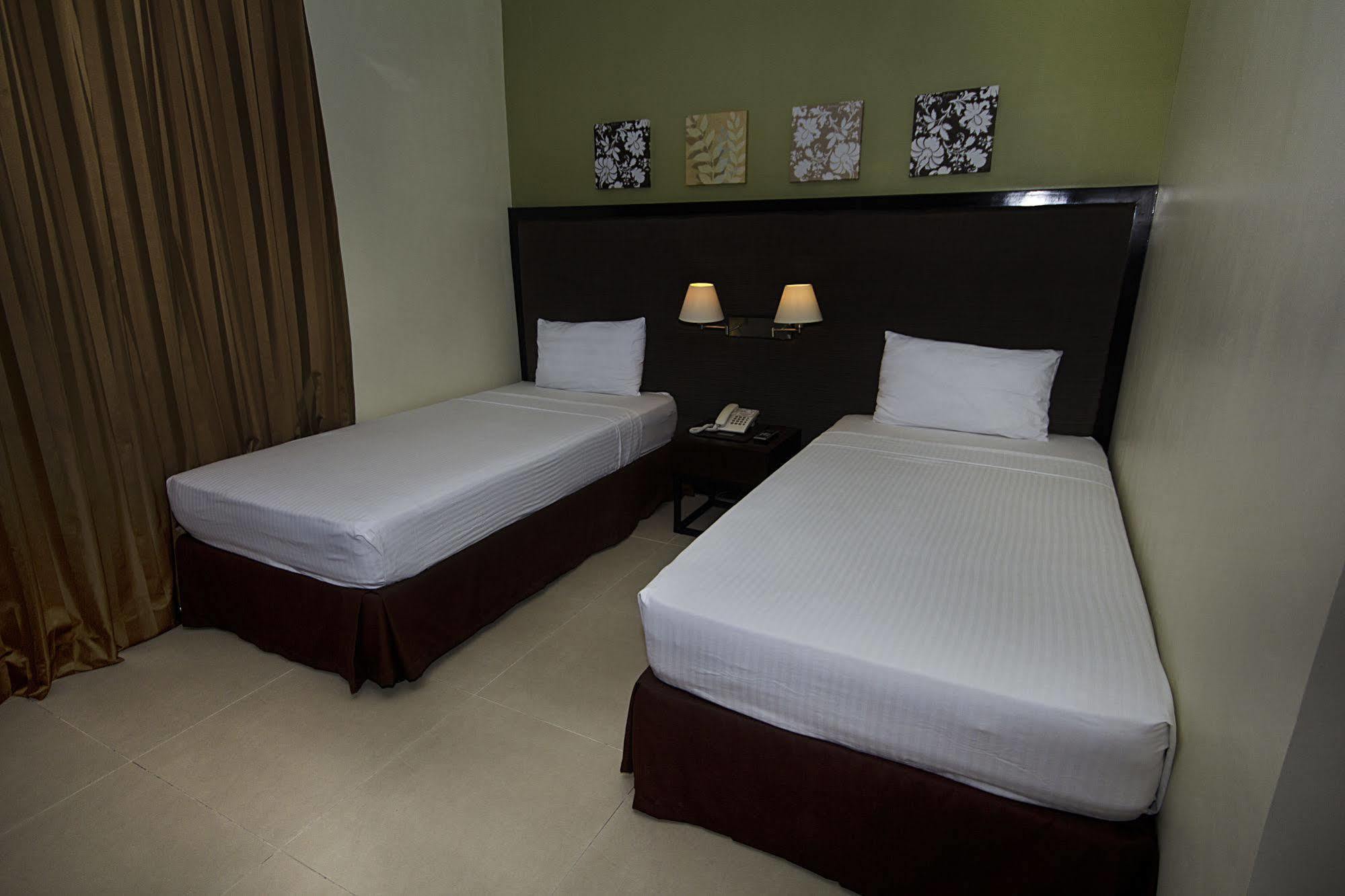 Mango Suites Tuguegarao City Buitenkant foto