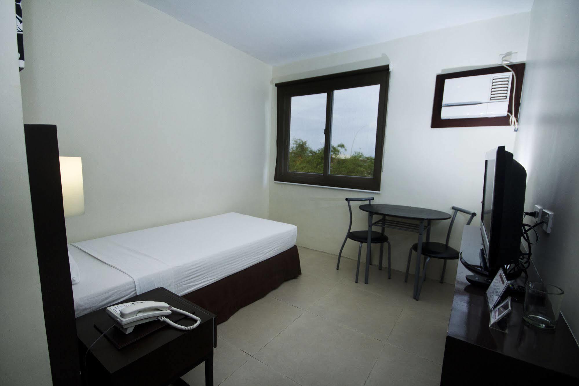 Mango Suites Tuguegarao City Buitenkant foto