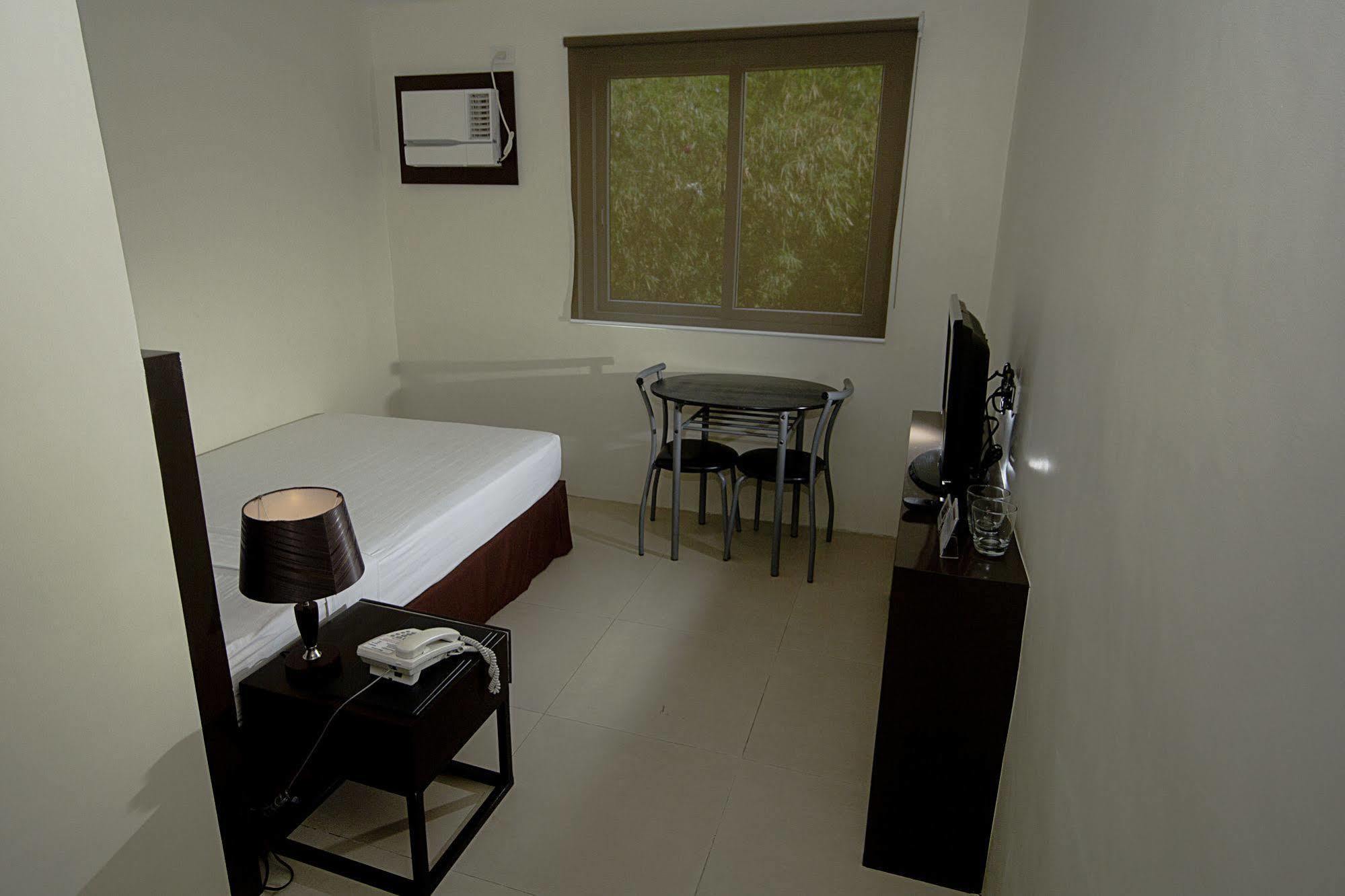 Mango Suites Tuguegarao City Buitenkant foto
