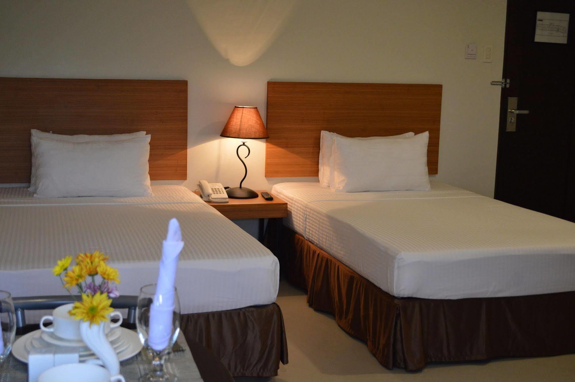 Mango Suites Tuguegarao City Buitenkant foto